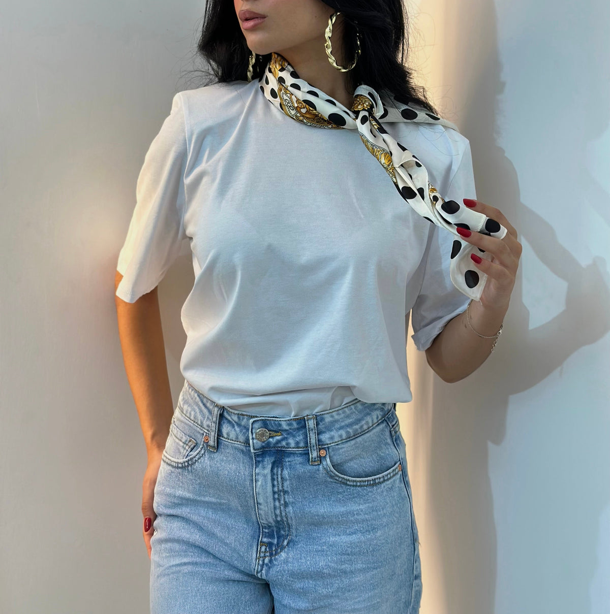 T-shirt con spalline